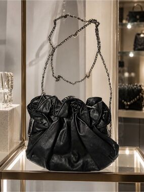 Spring Vintage Black Leather Kiss-Lock Clutch – Silver Frame & Chain